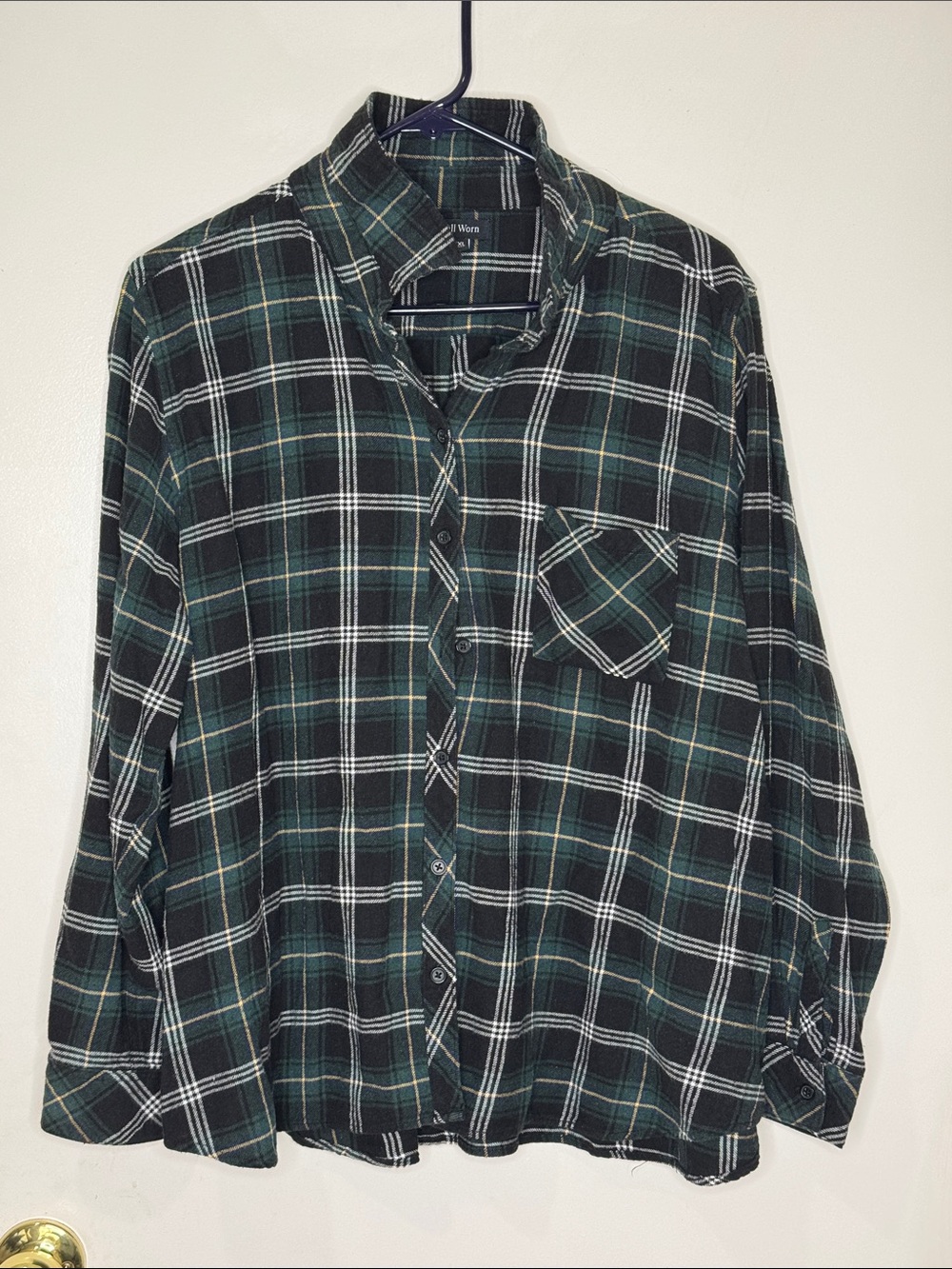 Well Worn Women's Green & Black Plaid Button-Down Shirt